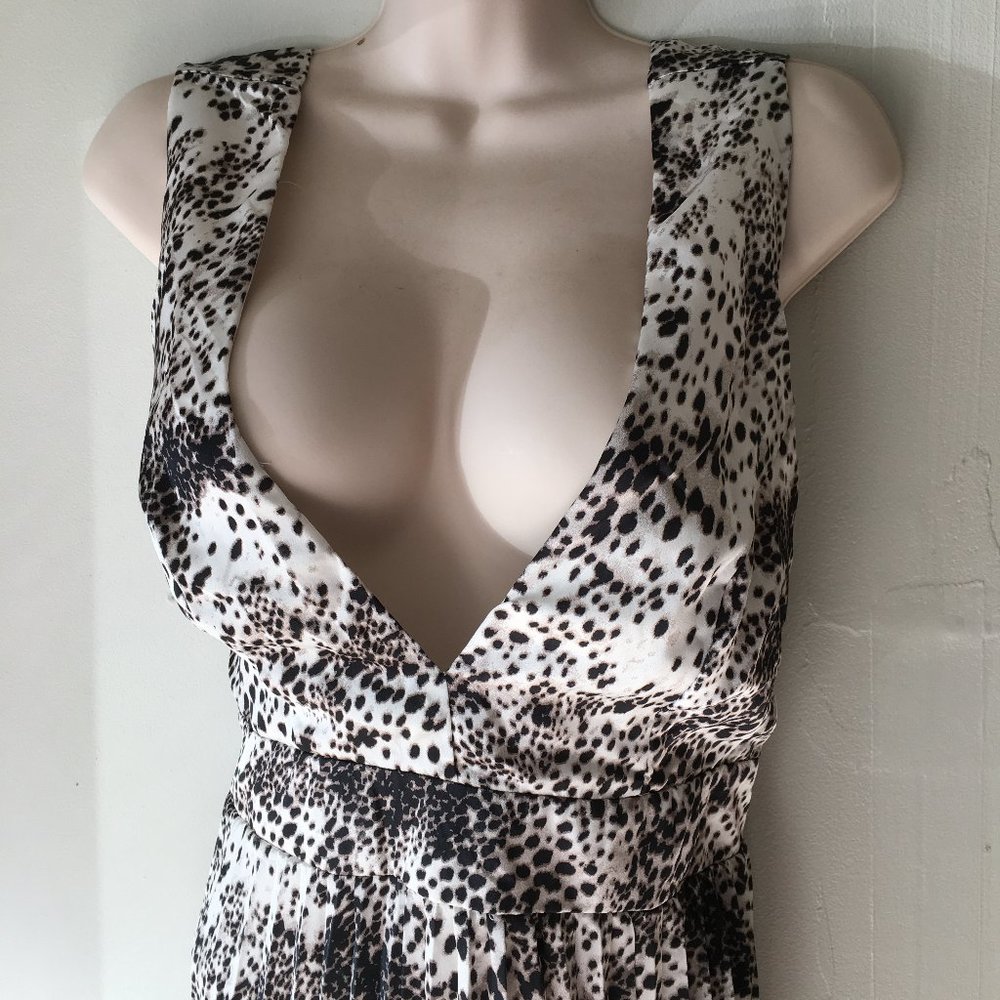 BCBG Maxazria  collection in ivory & blue100% silk  blouse in SZ 0, Ret $ 158